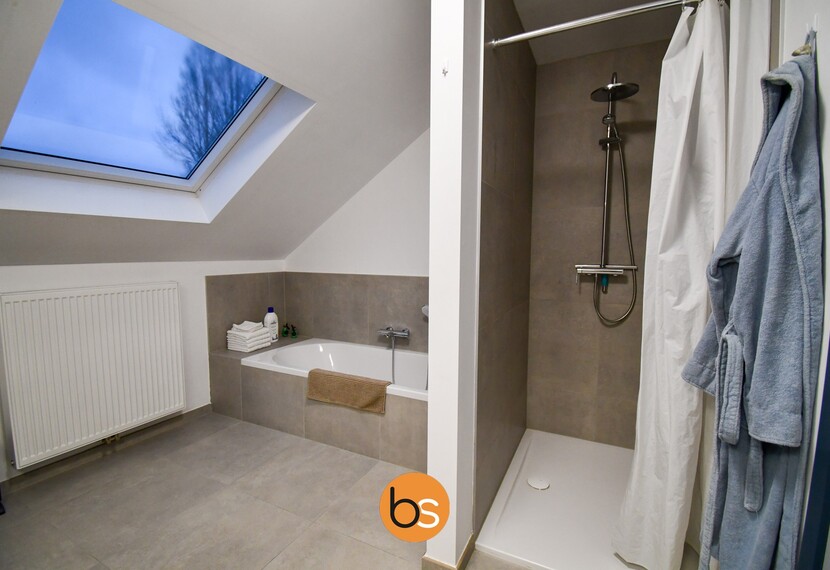 Nieuwbouwwoning met 3 ruime slaapkamers in het centrum van Oekene