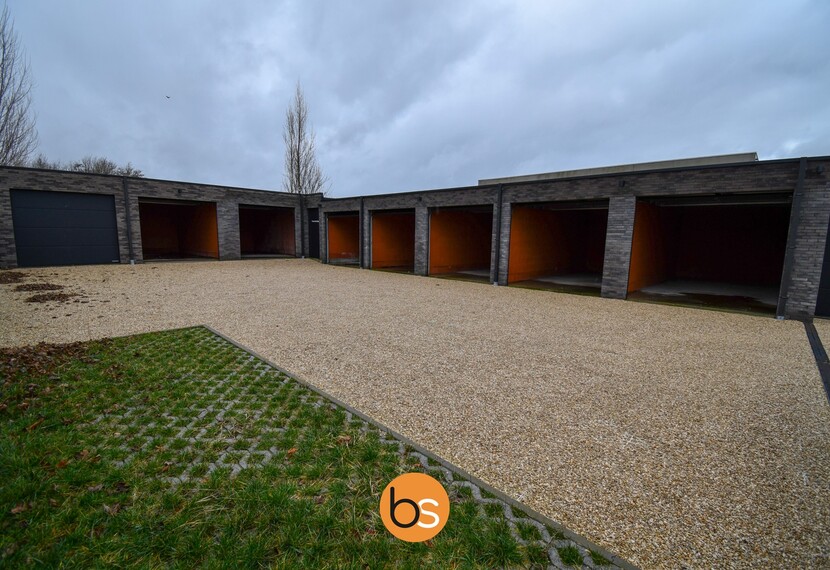 Nieuwbouwgarages te huur in het centrum van Lendelede