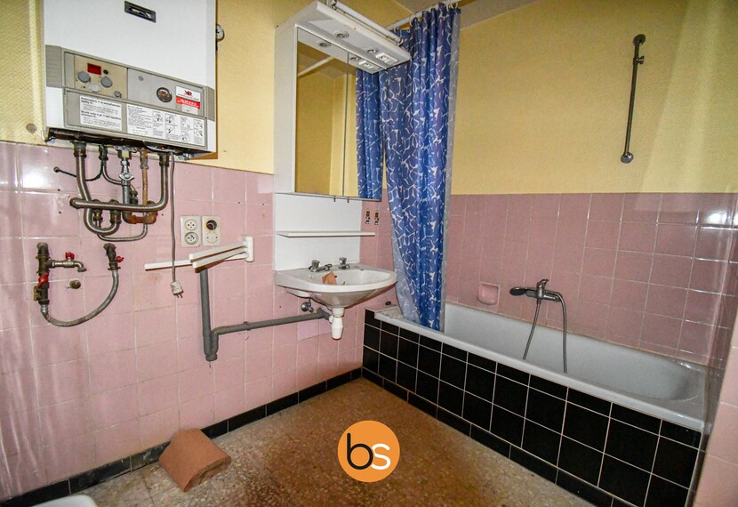 Te renoveren appartement te koop!