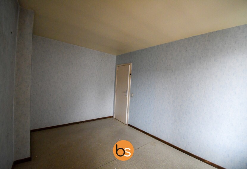 Te renoveren appartement te koop!