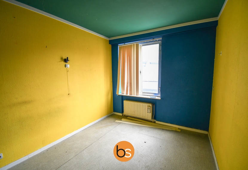 Te renoveren appartement te koop!