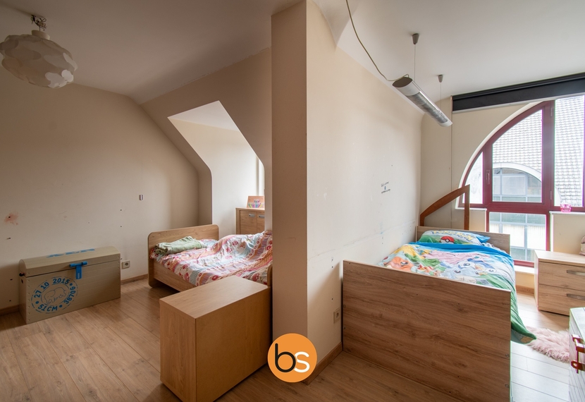 Ruim duplex appartement op centrale ligging in Sint-Eloois-Winkel