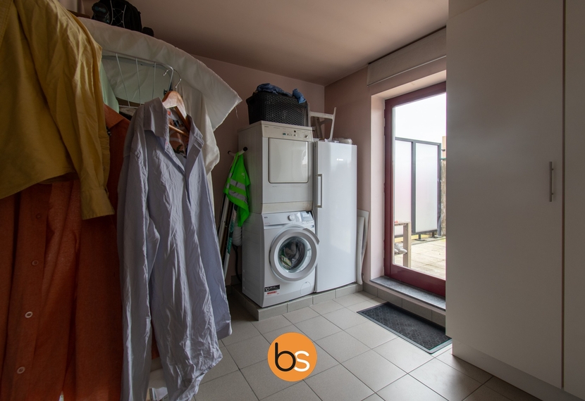 Ruim duplex appartement op centrale ligging in Sint-Eloois-Winkel