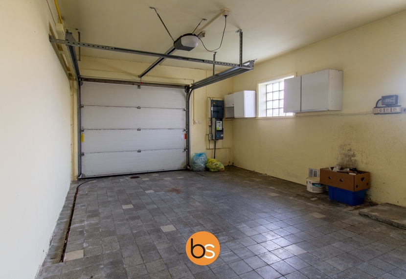 Te Koop: Ruime Open Bebouwing met Karakter in Sint-Eloois-Winkel