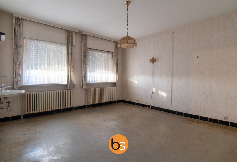 Te Koop: Ruime Open Bebouwing met Karakter in Sint-Eloois-Winkel