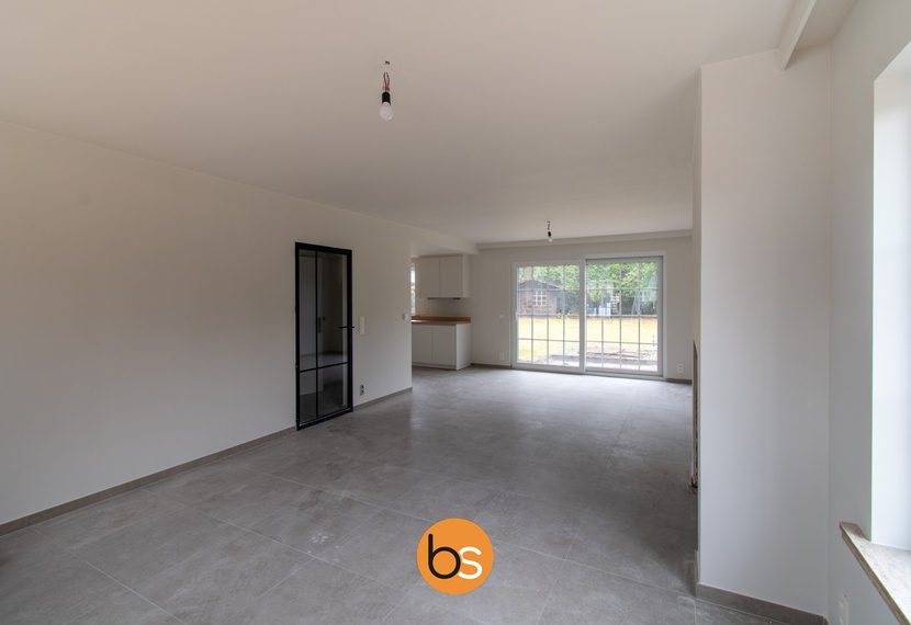 Volledig gerenoveerde alleenstaande villa in rustige woonwijk in Sint-Andries