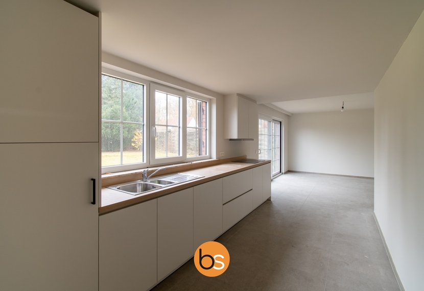 Volledig gerenoveerde alleenstaande villa in rustige woonwijk in Sint-Andries