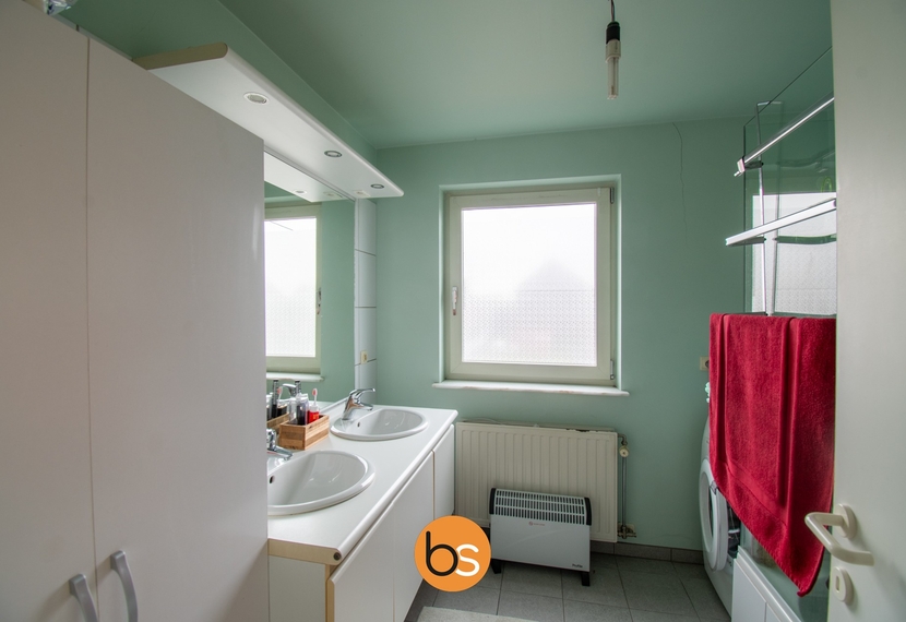 Half open woning met 4 slaapkamers op wandelafstand van het centrum van Sint-Katharina
