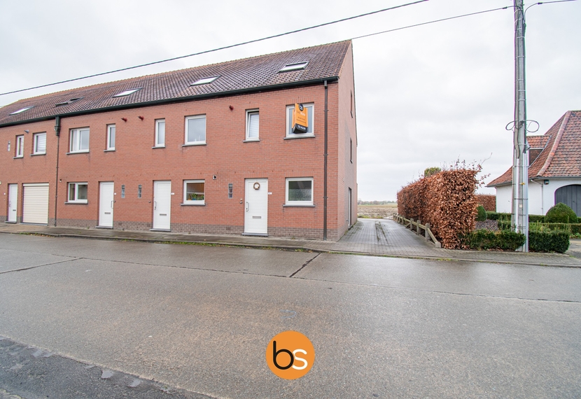 Half open woning met 4 slaapkamers op wandelafstand van het centrum van Sint-Katharina