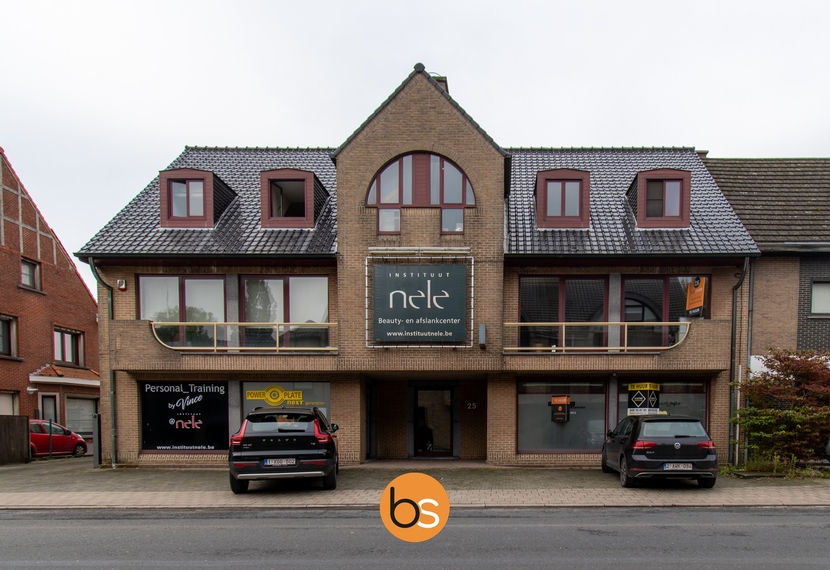 Ruim duplex appartement op centrale ligging in Sint-Eloois-Winkel