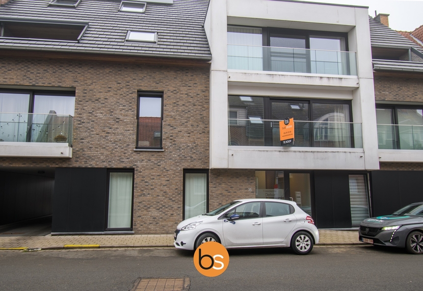 Recent éénslaapkamerappartement in het hartje van Sint-Eloois-Winkel