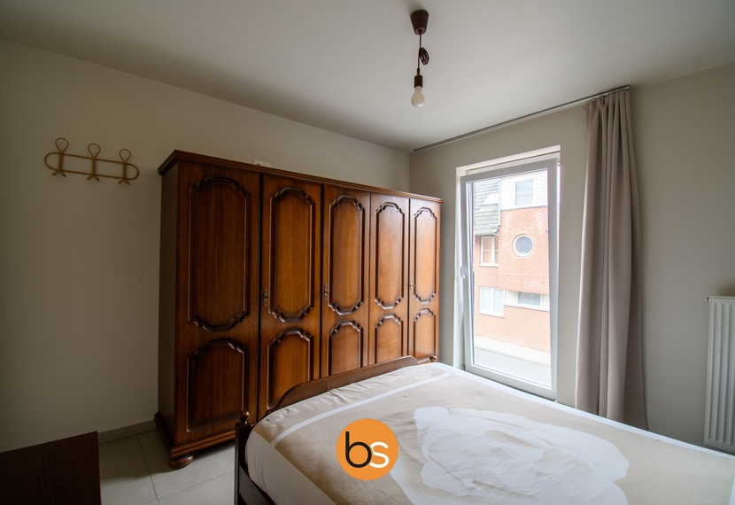 Recent éénslaapkamerappartement in het hartje van Sint-Eloois-Winkel