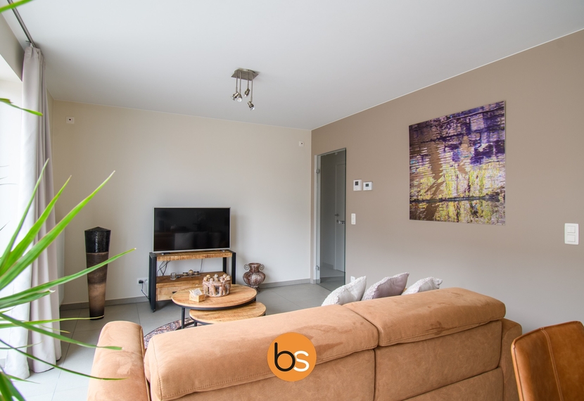 Recent éénslaapkamerappartement in het hartje van Sint-Eloois-Winkel