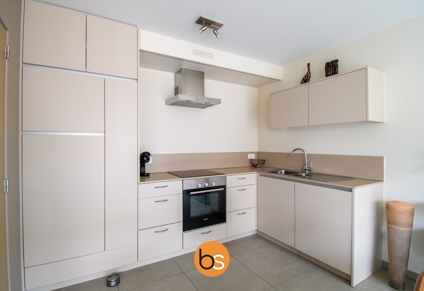 Recent éénslaapkamerappartement in het hartje van Sint-Eloois-Winkel