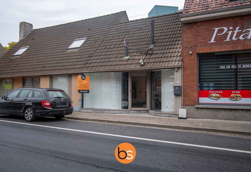 Handelszaak gelegen in het centrum van Sint-Eloois-Winkel