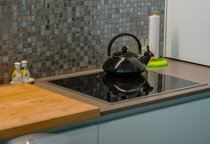 Ruim en energiezuinig gelijkvloers appartement met tuin en zuidgericht terras in Sint-Eloois-Winkel