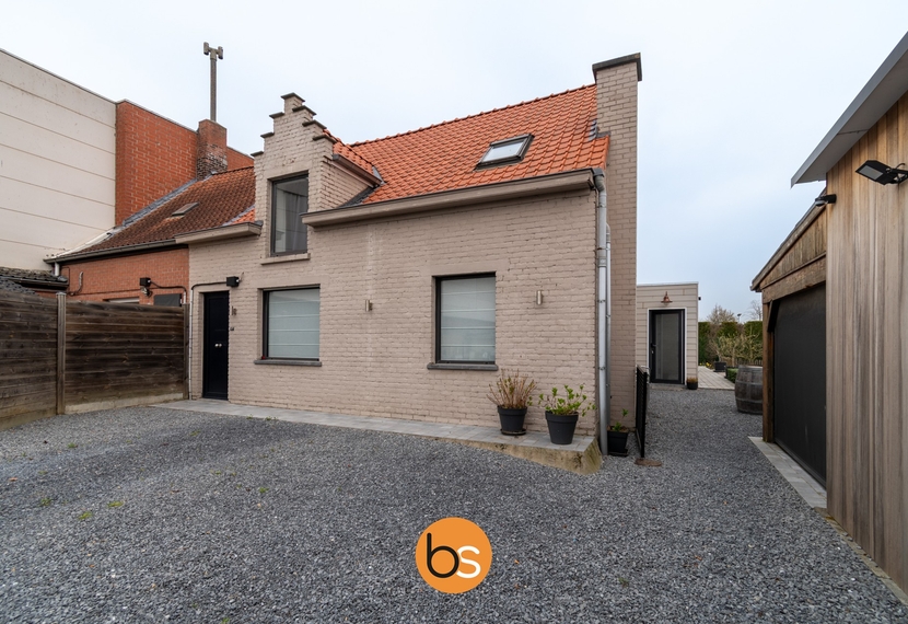 Rustig gelegen halfopen bebouwing met 3 slaapkamers