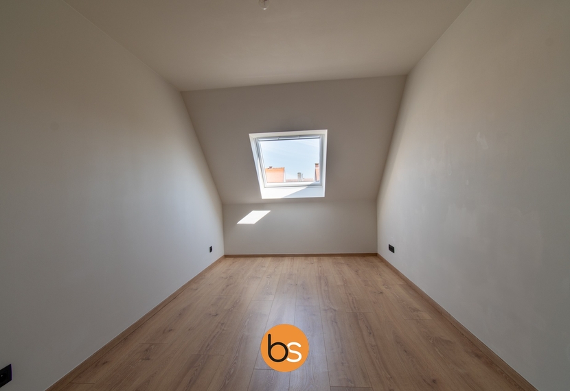 Nieuwbouwwoning met 4 ruime slaapkamers en een oprit voor 2 wagens
