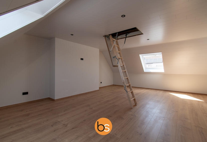 Nieuwbouwwoning met 4 ruime slaapkamers en een oprit voor 2 wagens