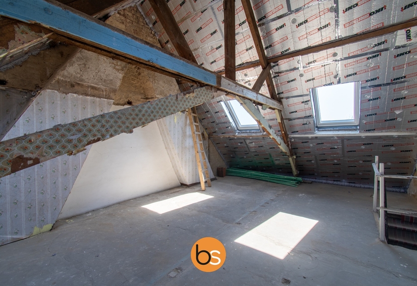 Gerenoveerde rijwoning met 3 slaapkamers in het centrum van Rollegem-Kapelle