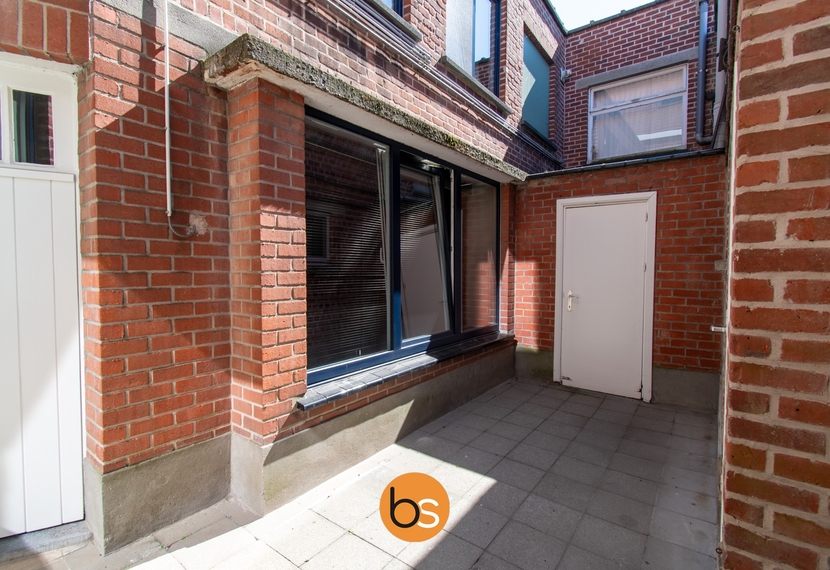 Gerenoveerde rijwoning met 3 slaapkamers in het centrum van Rollegem-Kapelle