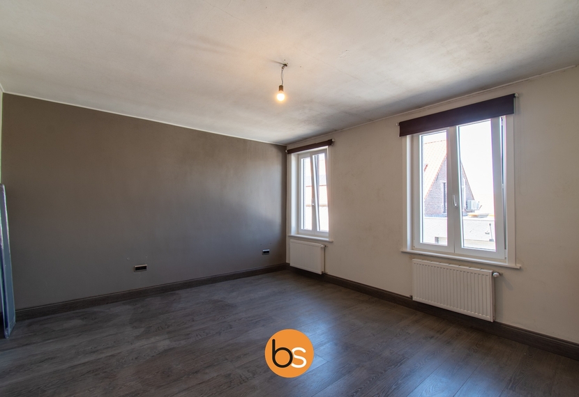 Gerenoveerde rijwoning met 3 slaapkamers in het centrum van Rollegem-Kapelle