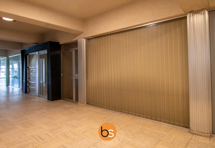 Ruim appartement met renovatiepotentieel in het hart van Deerlijk