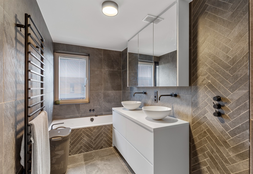 Moderne woning met zwembad, Pool house/ Home office en prachtig uitzicht – te huur in Roeselare (Moorseelsesteenweg 179C)