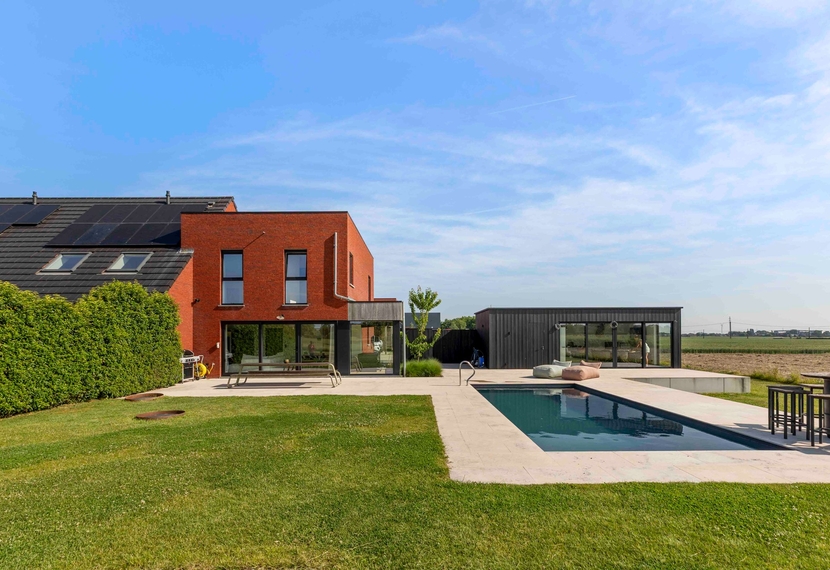 Moderne woning met zwembad, Pool house/ Home office en prachtig uitzicht – te huur in Roeselare (Moorseelsesteenweg 179C)