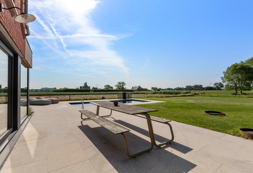 Moderne woning met zwembad, Pool house/ Home office en prachtig uitzicht – te huur in Roeselare (Moorseelsesteenweg 179C)