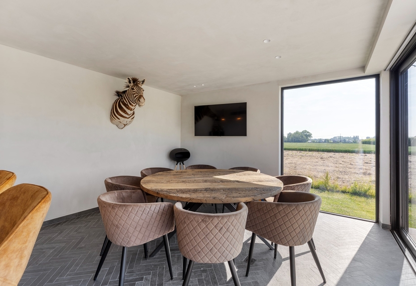 Moderne woning met zwembad, Pool house/ Home office en prachtig uitzicht – te huur in Roeselare (Moorseelsesteenweg 179C)
