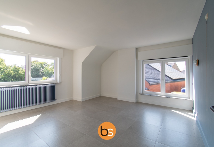 Te huur: Ruime woning met 6 slaapkamers en garage te Ledegem