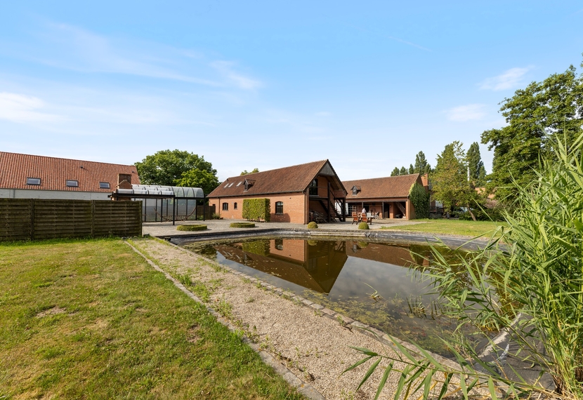 Authentiek landgoed met bijgebouwen en parkachtige tuin – Papestraat 60, Ledegem