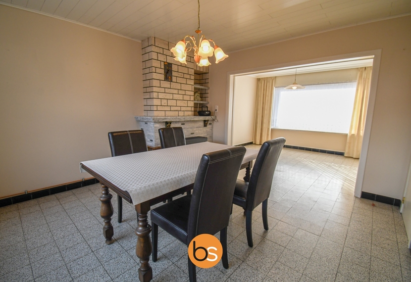 Rijwoning met garage en uitweg achteraan