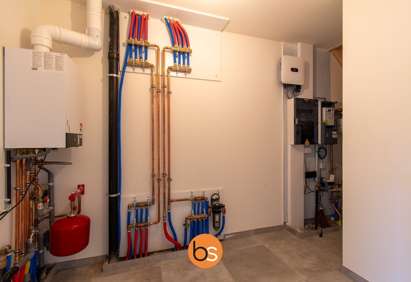 Zeer ruime nieuwbouwwoning met 3 ruime slaapkamers, garage en uitweg achteraan