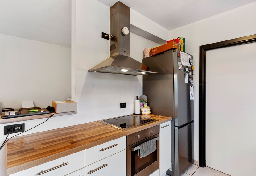 Halfopen woning met zuidwestgerichte tuin in doodlopende straat nabij het centrum van Dadizele