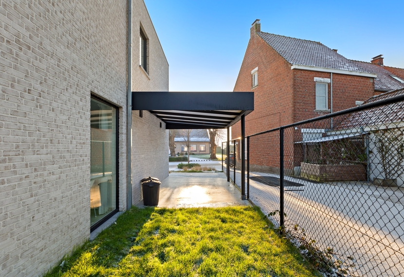 Recente, energiezuinige woning met tuin en carport in Staden – EPC A