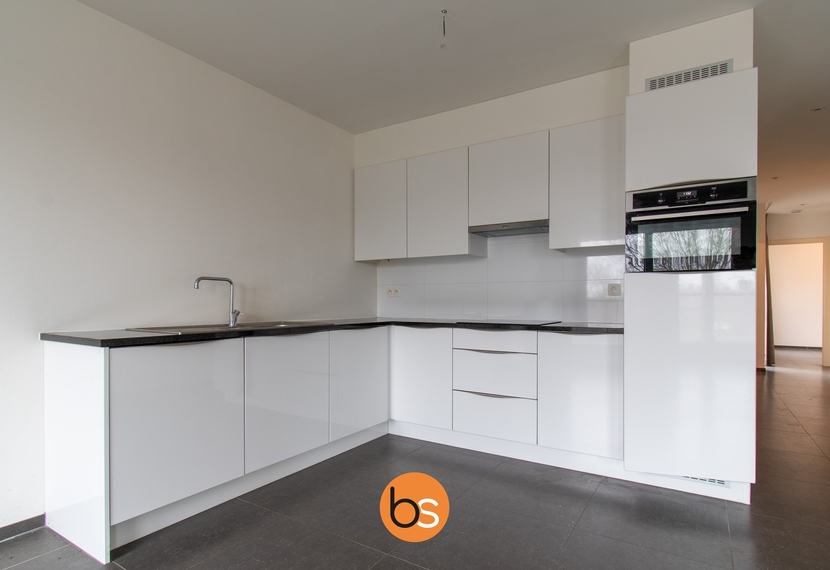 Lichtrijk tweeslaapkamer appartement te huur in Roeselare