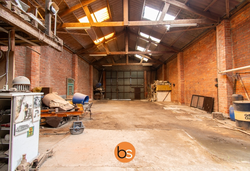 Rustig gelegen woning met ruime loods van 240 m² te huur