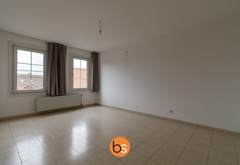 Zeer ruim appartement met 2 slaapkamers, groot terras en garage in Izegem