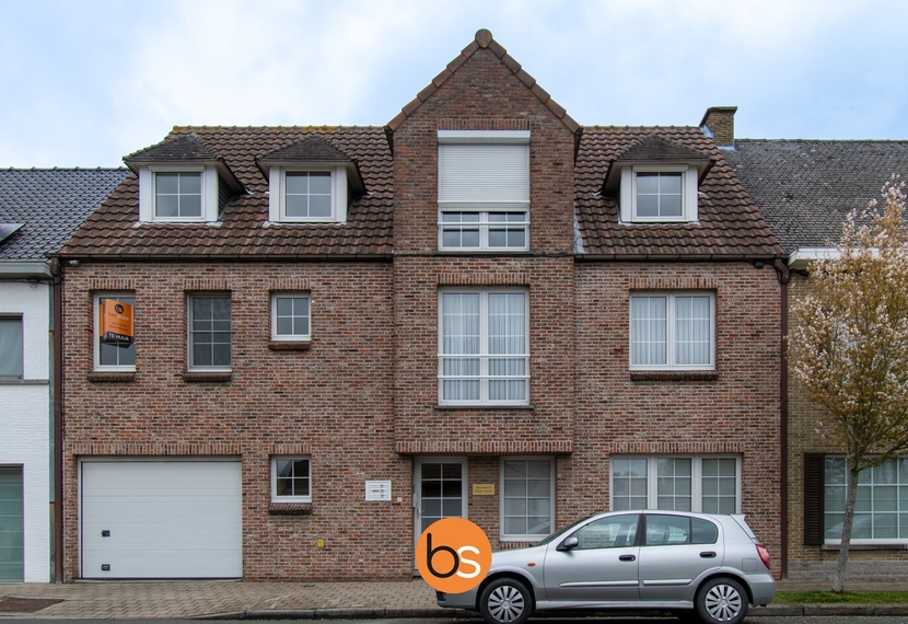 Zeer ruim appartement met 2 slaapkamers, groot terras en garage in Izegem