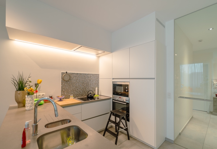 Ruim en energiezuinig gelijkvloers appartement met tuin en zuidgericht terras in Sint-Eloois-Winkel