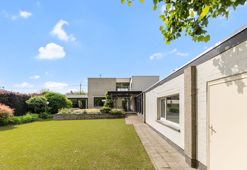 Karaktervolle architectenvilla op een royaal perceel van 1.286 m² getekend door architect Piet Pauwels