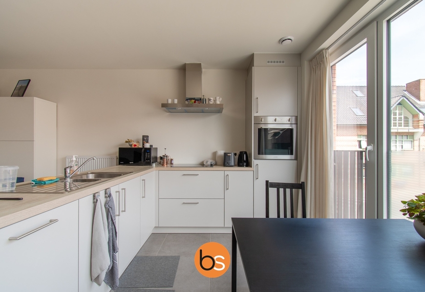 Nieuwbouwappartement met 2 ruime slaapkamers en een zonnig, overdekt terras