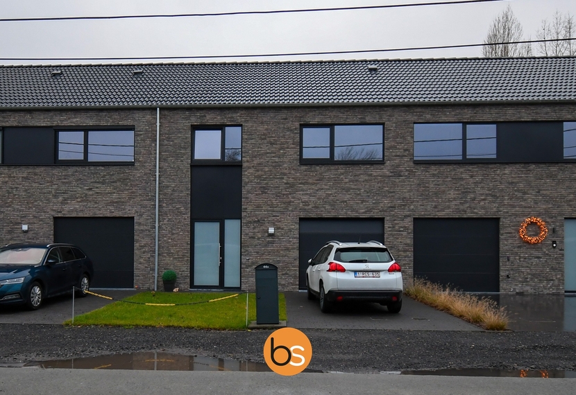 Nieuwbouwwoning met 3 ruime slaapkamers in het centrum van Oekene