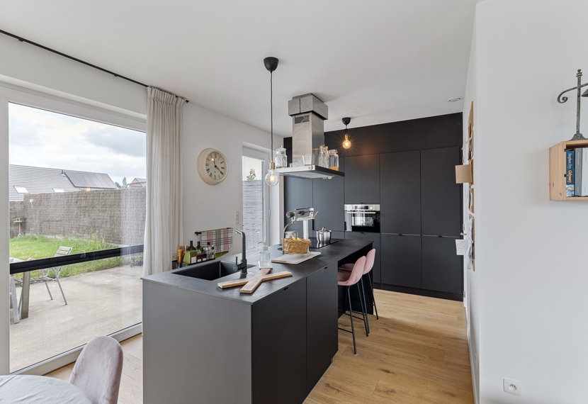 Instapklaar wonen in Rollegem — quasi nieuw, EPC A, zonnepanelen & warmtepomp