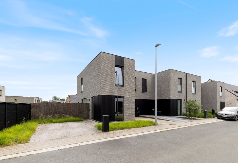Instapklaar wonen in Rollegem — quasi nieuw, EPC A, zonnepanelen & warmtepomp