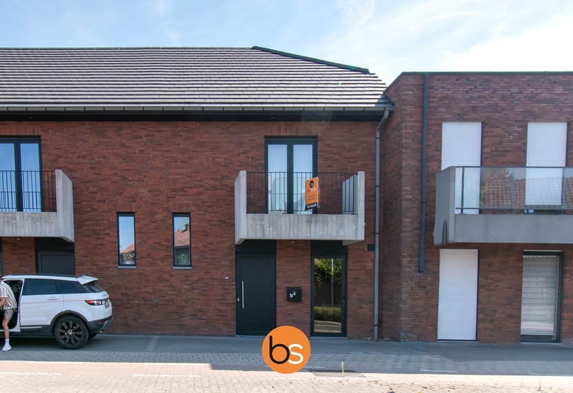 Nieuwbouwwoning in het centrum van Sint-Eloois-Winkel