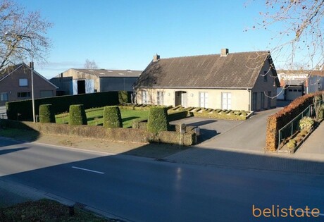 RUIME WONING MET LOODS TE KOOP