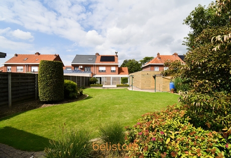 Ruime half open woning in rustige wijk nabij het centrum
